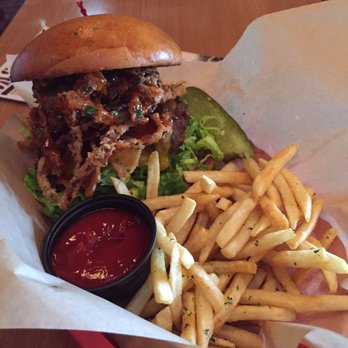 Chili's - Bacon Burger with deep fried onions - American Near Me - Buena Park, California
