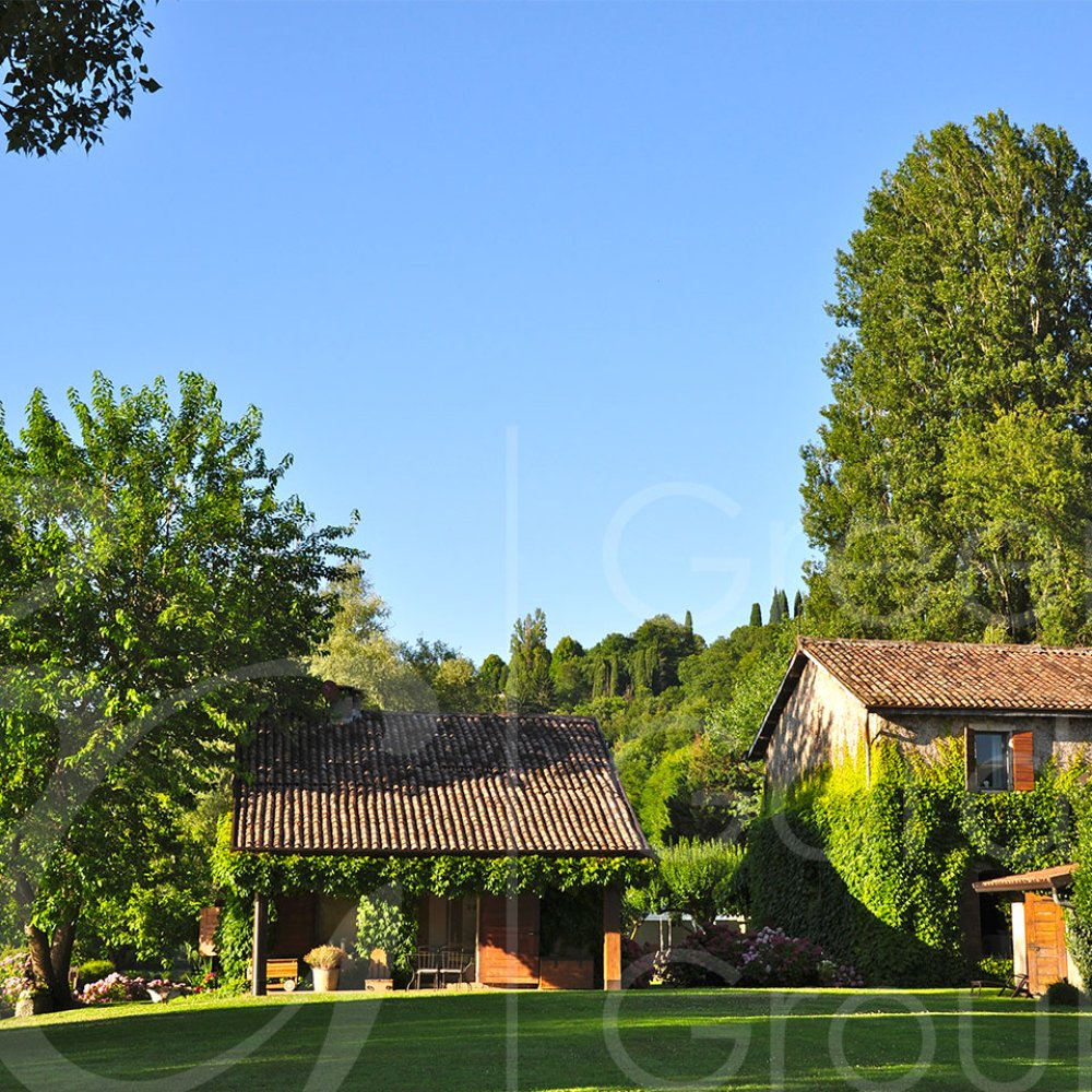 Hunger Mountain Review – VCFA Journal of the Arts, image size:1000x1000