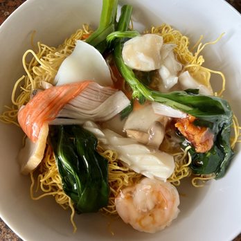 Wo Kee Noodle - Seafood pan fried noodles, huge portion only half shown. - Cantonese Near Me - Fresh Meadows, New York Wo Kee Noodle - Seafood pan fried noodles, huge portion only half shown. - Cantonese Near Me - Fresh Meadows, New York