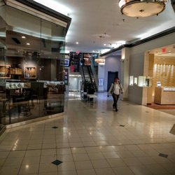 Spring Garden Place Shops - Mall entrance