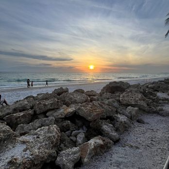Beach House Waterfront Restaurant - Sunset - American Near Me - Bradenton Beach, Florida