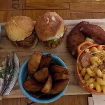 Tasca Tasca - Chicken Piri Wings, BBQ Wings, Crab Empanadas, Anchovies, Piri Piri Potatoes, Mac & Cheese - Wine Bars Near Me - Sonoma, California
