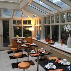 Henley House - Breakfast room