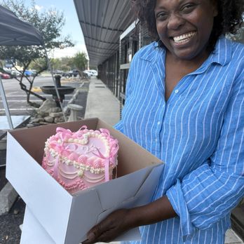 Temi’s Cakery - Beautiful Heart shaped bento box cake - Custom Cakes Near Me - San Antonio, Texas