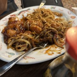 Lee's Canton Restaurant - Food is amazing need to try here! Best Chinese food out of San Fran!