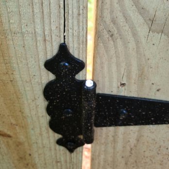 Simple Stump - Hinge is ripping out - Tree Services Near Me Simple Stump - Hinge is ripping out - Tree Services Near Me