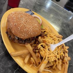 JJ's Burgers - Chili cheese fries