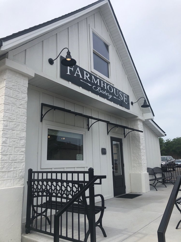 FARMHOUSE BAKERY Updated September 2024 118 E Liberty St