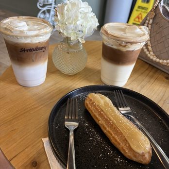 De Coffee Bloom - Two lattes and an eclair - Coffee & Tea Near Me - Trinity, Florida De Coffee Bloom - Two lattes and an eclair - Coffee & Tea Near Me - Trinity, Florida
