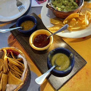 Taco y Tequila - Guacamole, salsa, chip appetizer - Tacos Near Me - Cancún, ROO Taco y Tequila - Guacamole, salsa, chip appetizer - Tacos Near Me - Cancún, ROO