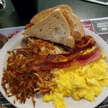 Metro Diner - 2 eggs with cheese, bacon, hash browns, and toast, Excellent!!!! - American Near Me - Altamonte Springs, Florida