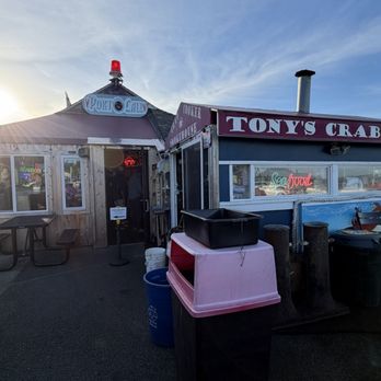 Tony's Crab Shack - Tony's Crabshack exterior - Seafood Near Me - Bandon, Oregon Tony's Crab Shack - Tony's Crabshack exterior - Seafood Near Me - Bandon, Oregon