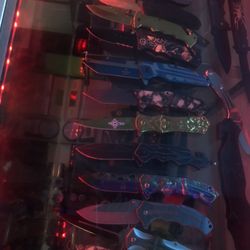Best Smoke Shop - Knives in many shapes and sizes.