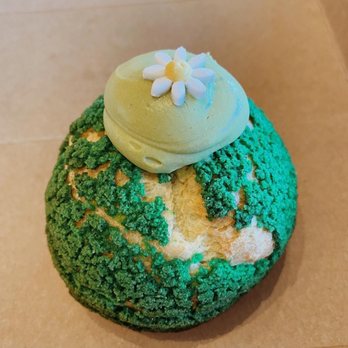 Light on the Sugar - Matcha cream puff - Bakeries Near Me - Winter Park, Florida Light on the Sugar - Matcha cream puff - Bakeries Near Me - Winter Park, Florida