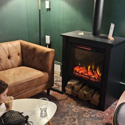 Presidents Coffee - Faux fireplace in side room