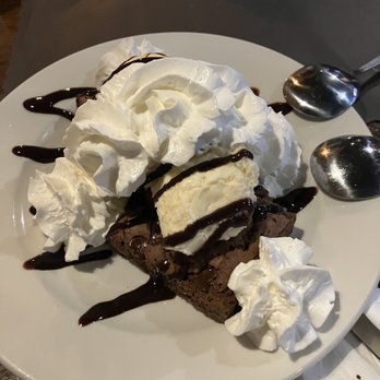 Baker's American Bar & Grille - Brownie Sundae - American Near Me - Monroe, New Jersey