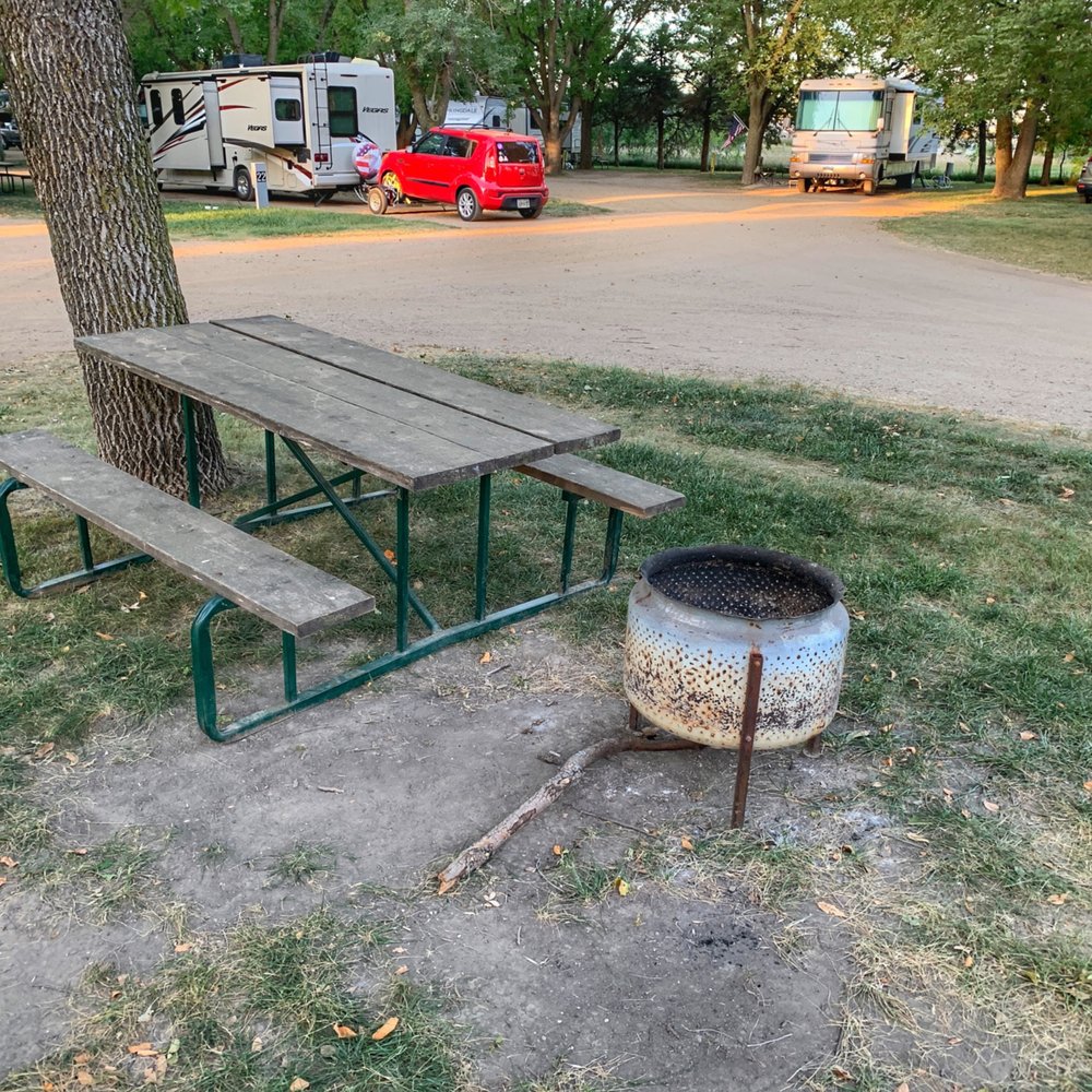 Dakota Campgrounds - Picnic table - Campgrounds Near Me - Mitchell, South Dakota Dakota Campgrounds - Picnic table - Campgrounds Near Me - Mitchell, South Dakota