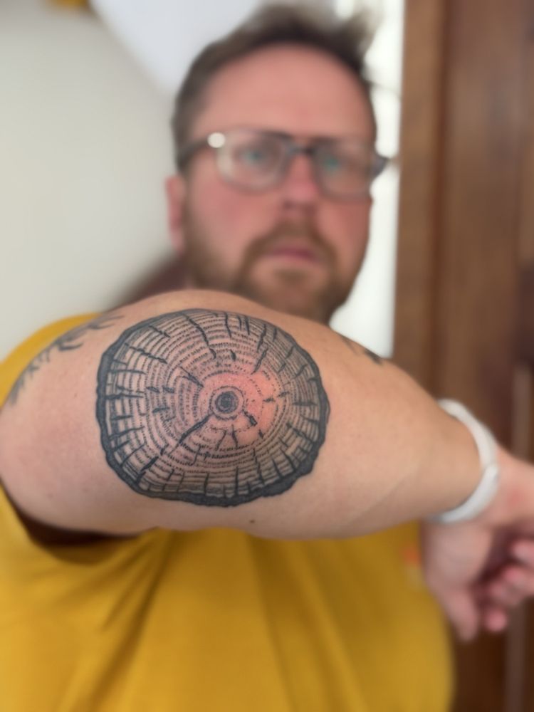 Avanti Tattoo Logo