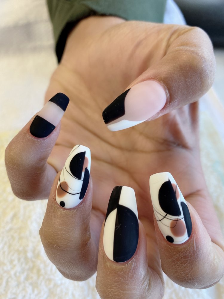 Judy’s Nails Logo