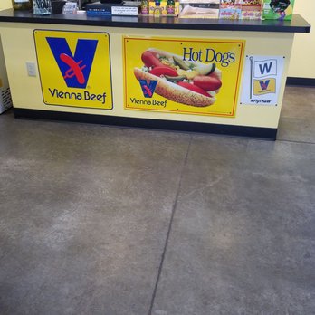 Windy City Dogs - Very clean counters and tables and high tech iPad card reader - Hot Dogs Near Me - El Mirage, Arizona Windy City Dogs - Very clean counters and tables and high tech iPad card reader - Hot Dogs Near Me - El Mirage, Arizona