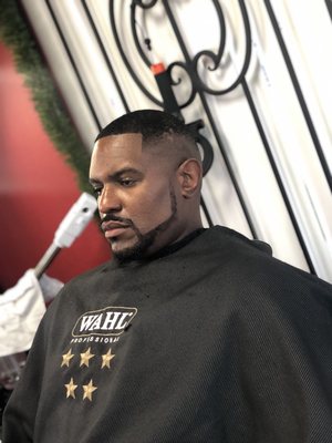 La Familia Barbershop by null
