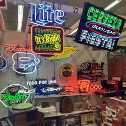 272 Antiques & Collectibles Marketplace
