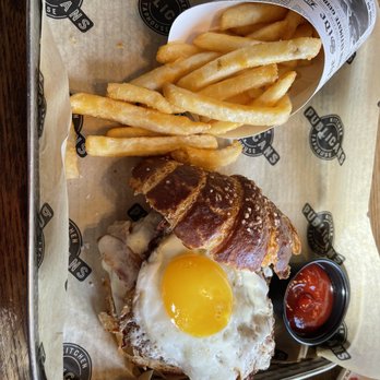 Publicans - Burgers Near Me - Manhasset, New York