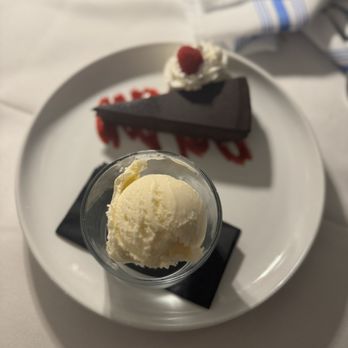 Beech - Chocolate torte with a scoop of vanilla - American Near Me - Jamestown, Rhode Island Beech - Chocolate torte with a scoop of vanilla - American Near Me - Jamestown, Rhode Island