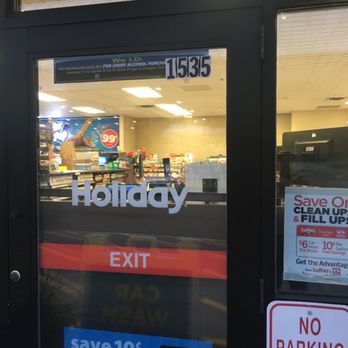 Holiday - the front door of a store - Convenience Stores Near Me - Saint Paul, Minnesota