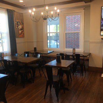 Bain Barbecue - Dinning room - Barbeque Near Me - Memphis, Tennessee