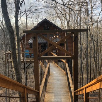 Pine Cove Lodging - Treehouse #4 - Bed & Breakfast Near Me - Millersburg, Ohio