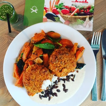 Casino Universal - Quinoa Bratling mit Gemüse und Joghurt Dipp - Brainfood für Leib und Seele ... *daumenhoch* - Canteen Near Me - Berlin, BE