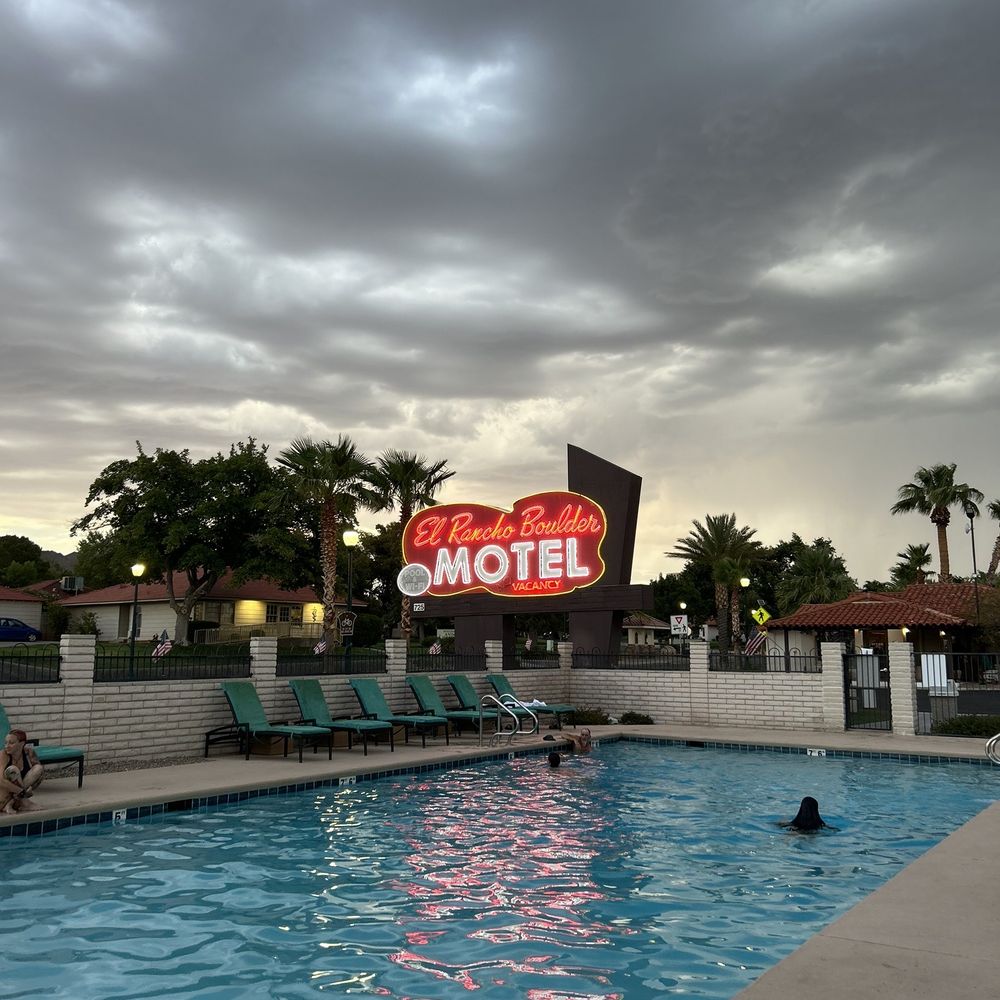 El Rancho Boulder Motel - The pool at sunset! - Hotels Near Me - Boulder City, Nevada El Rancho Boulder Motel - The pool at sunset! - Hotels Near Me - Boulder City, Nevada