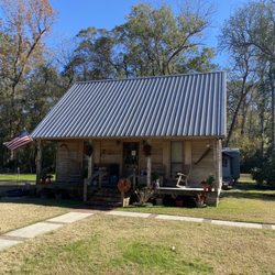 Cottage Creations and Quilts - Traditional house built for the shop