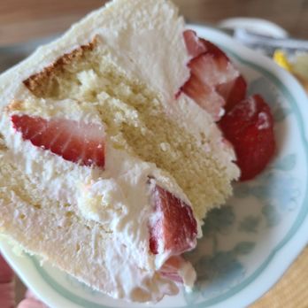 Fumie's Cakes - Love that buttercream frosting! So buttery and creamy! - Custom Cakes Near Me - Kirkland, Washington Fumie's Cakes - Love that buttercream frosting! So buttery and creamy! - Custom Cakes Near Me - Kirkland, Washington