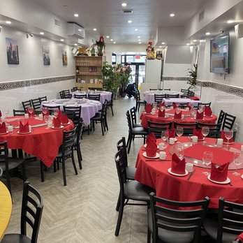 Bamboo Seafood Restaurant - Dine in area - Cantonese Near Me - Brooklyn, New York