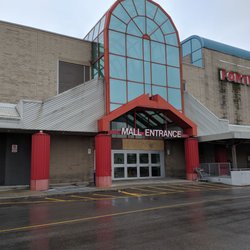 Lawrence Square - The southern side of the building & mall entrance from the parking lot to the north. June 2019