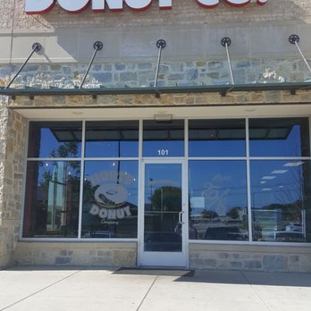 Hurts Donut - Walking up to the door - Donuts Near Me - Frisco, Texas Hurts Donut - Walking up to the door - Donuts Near Me - Frisco, Texas