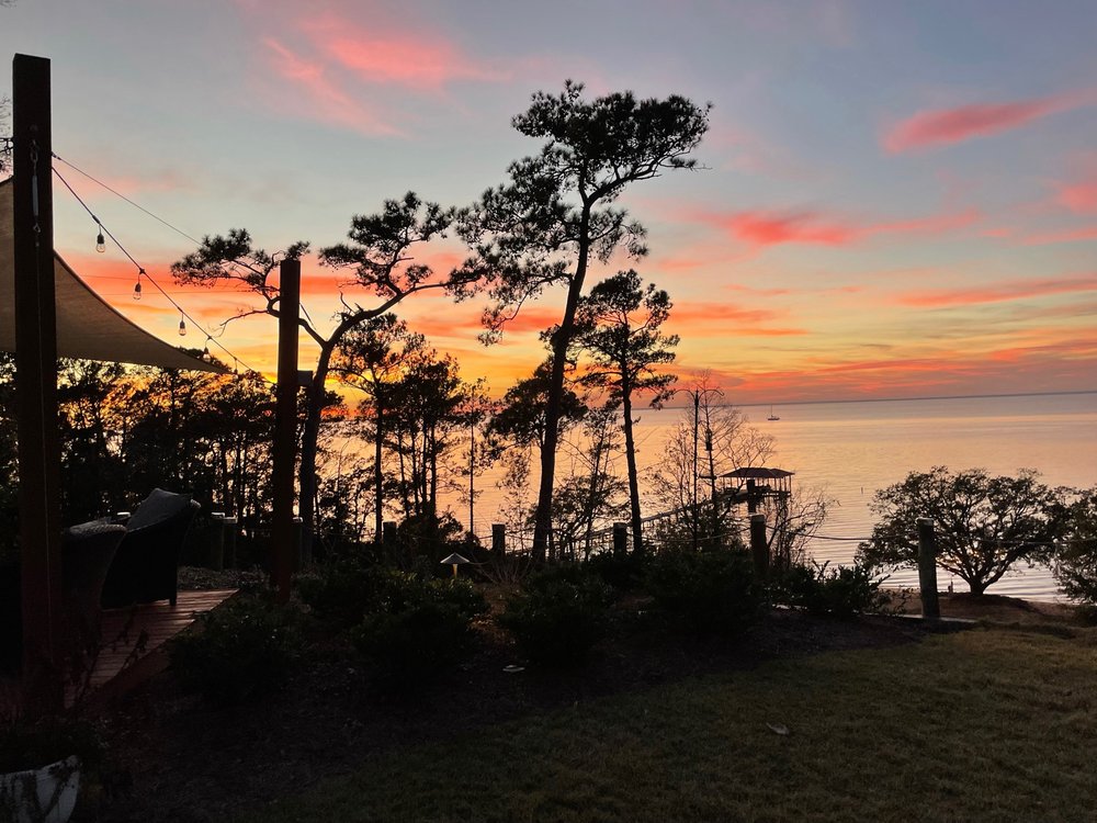 JUBILEE SUITES Updated August 2024 66 Photos & 21 Reviews 557 N