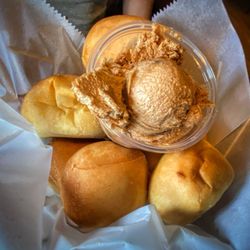Sioux City Steakhouse - Complimentary rolls & cinnamon butter
