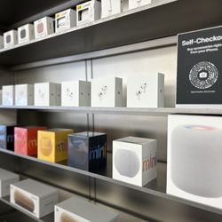 Apple North County - fool me once shame on you... fool me 3 times and you must be a white box that looks like every other white box in this store