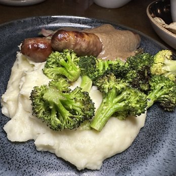 The Fitzroy - Bangers and mash - Gastropubs Near Me - Savannah, Georgia The Fitzroy - Bangers and mash - Gastropubs Near Me - Savannah, Georgia