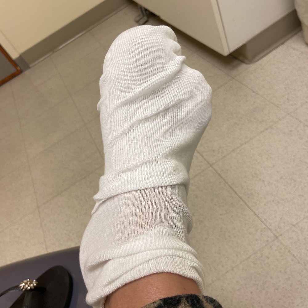 Bellacure Nails & Spa - Infected toe - Nail Salons Near Me - Lemont, Illinois