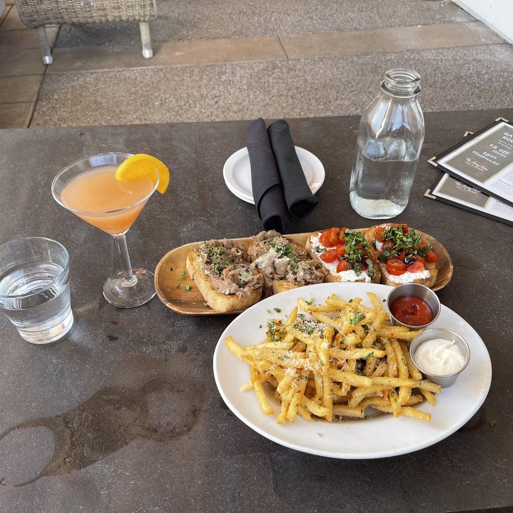 The Living Room - Yummy Garlic fries and Blah bruschetta - New American Near Me - Chandler, Arizona