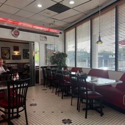 Juke Box Diner - Annandale - Interior view.