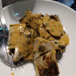 Sidreria El Ferroviario - Alcachofas asadas con salsa "Café de París"