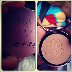 DBS Beauty Store - Polvo Translúcido de Hello Kitty.