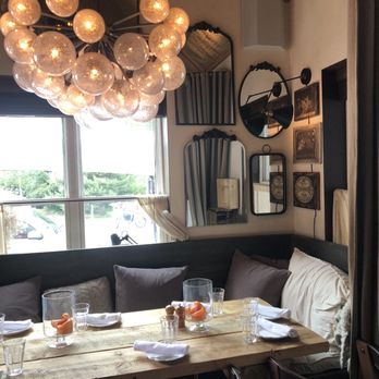 Bear Den Aspen - The beautiful decor - Breakfast & Brunch Near Me - Aspen, Colorado