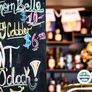 The Full Moon Hotel - Restaurants Near Me - Sandgate, QLD The Full Moon Hotel - Restaurants Near Me - Sandgate, QLD