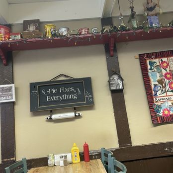 Bubble's Cafe - Decor - Cafes Near Me - Adams, Minnesota